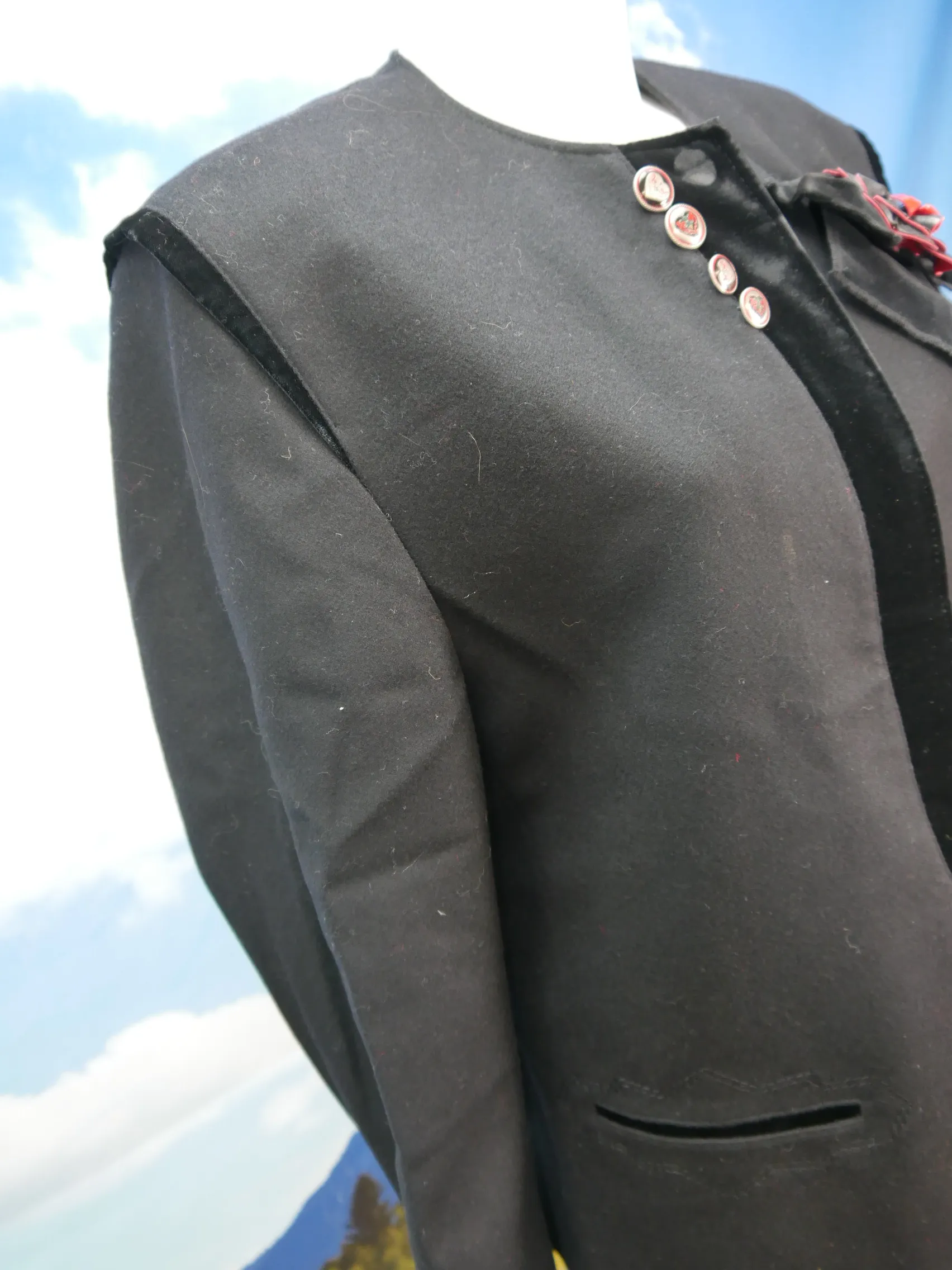 Basler schwarz Loden mit Samtschleife wunderschöne Trachtenjacke Jacke Gr.46