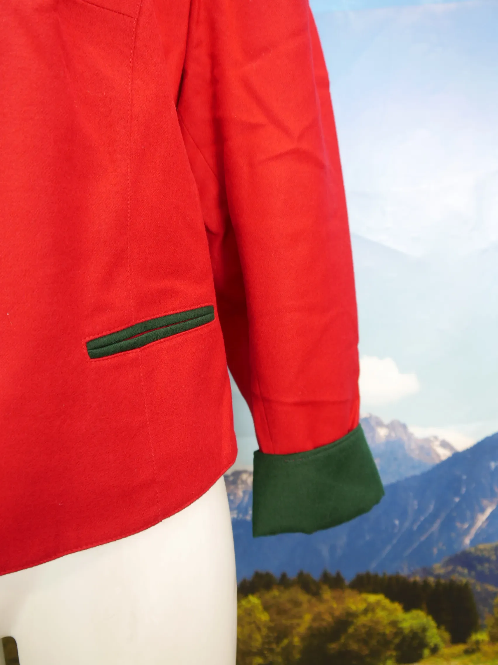 Neuwertig rot mit Edelweißstickerei süße Trachtenjacke Jacke Gr.46